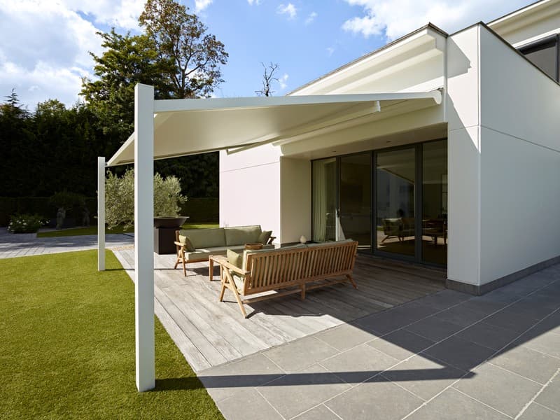 Uterom med pergola og fasade i aluminium